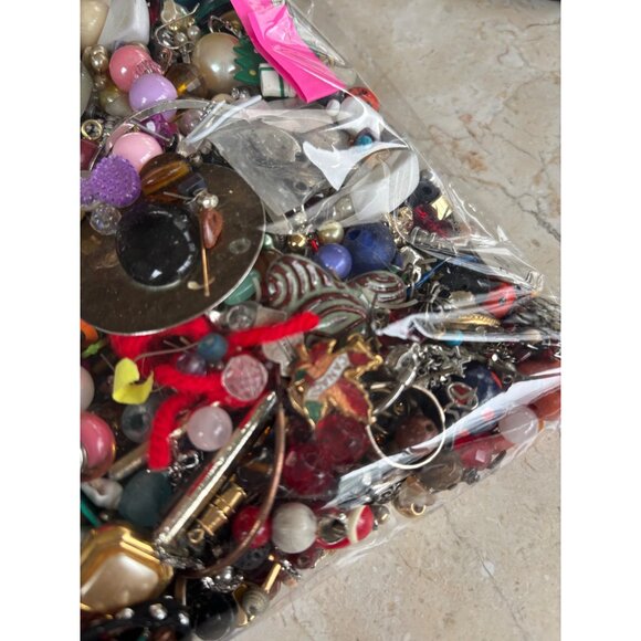 Mixed Craft Beads & Jewelry Making Supplies 2 Lbs 5 Oz Assorted Materials & Colo - Picture 7 of 16